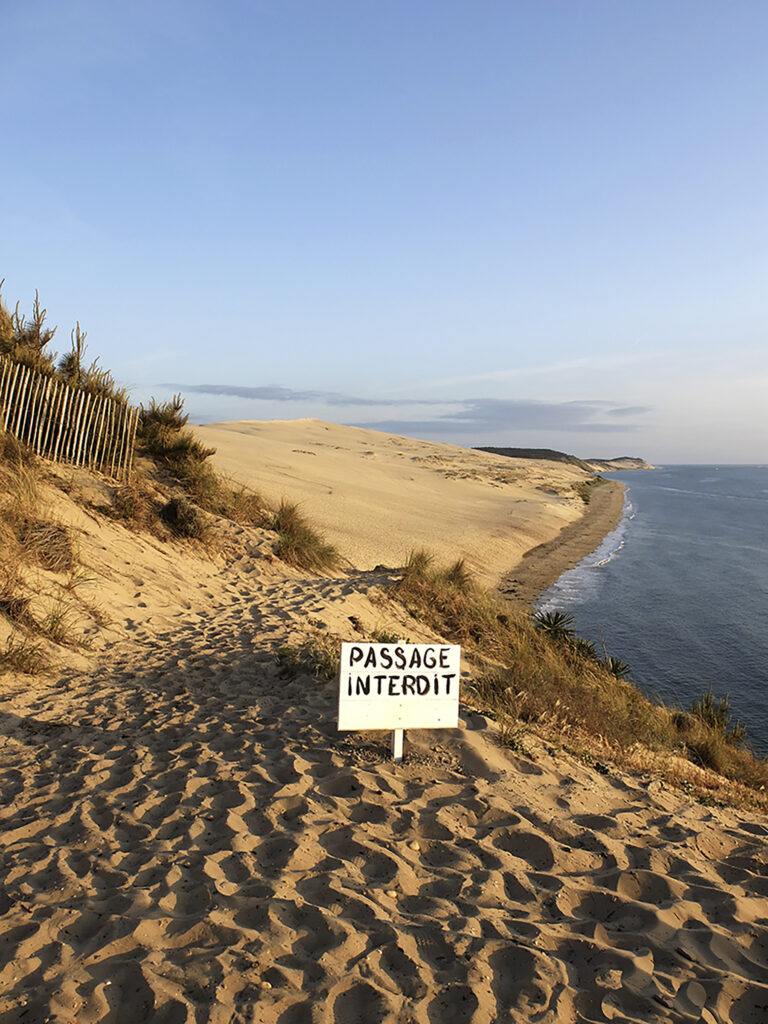 Photographie « Passage interdit », série Bassin de Sabine Chabot : Aux traces de pas, pas si interdit que ça!!!.