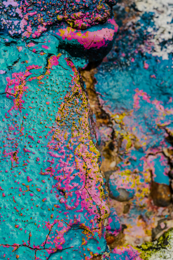 Photographie « Psychédélique #10 », série Psychédélique de Sabine Chabot : Infime partie d’un graffiti sur les blockhaus du Petit Nice.