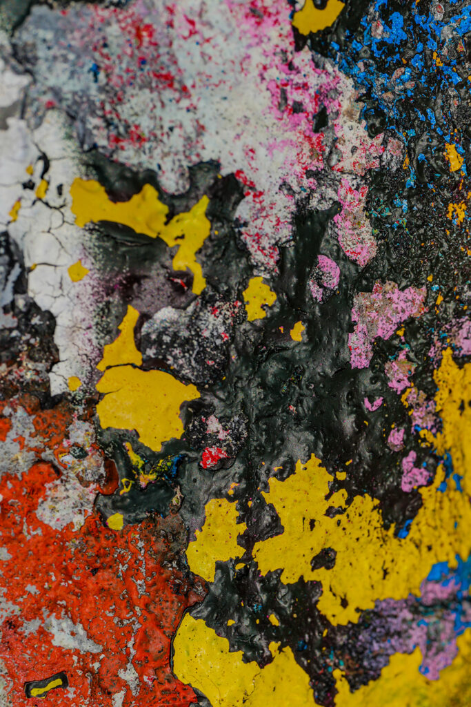 Photographie « Psychédélique #19 », série Psychédélique de Sabine Chabot : Infime partie d’un graffiti sur les blockhaus du Petit Nice.