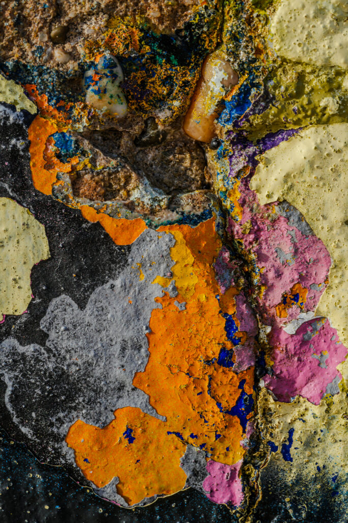 Photographie « Psychédélique #2 », série Psychédélique de Sabine Chabot : Infime partie d’un graffiti sur les blockhaus du Petit Nice.