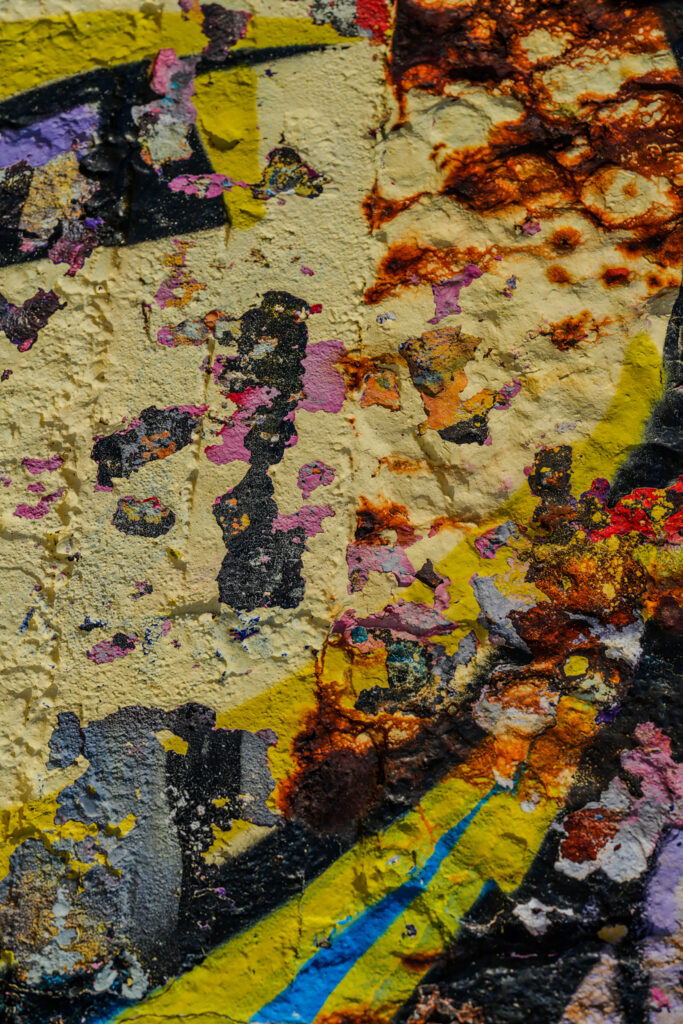 Photographie « Psychédélique #3 », série Psychédélique de Sabine Chabot : Infime partie d’un graffiti sur les blockhaus du Petit Nice.
